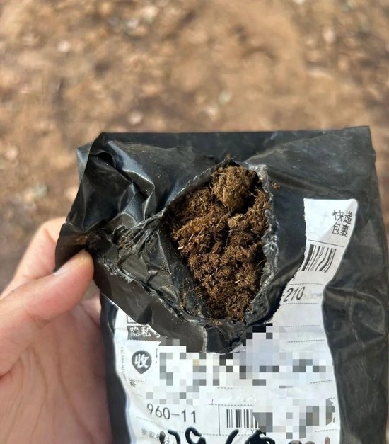 女子收陌生包裹，打开一闻竟是牛粪！警方以“被侮辱案	”立案	，律师：可处拘留或罚款